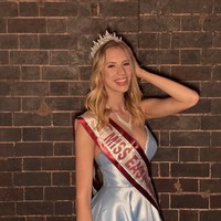 “Itu bagian besar dari masa lalu saya, dan pada momen itu saya ingin berbagi bagaimana proses tersebut membentuk perkembangan diri saya. Cerita-cerita seperti inilah yang membuat kita unik, jadi saya tidak melihat alasan untuk menyembunyikannya,” lanjut Grace.  Foto: dok. Instagram @grace.richo