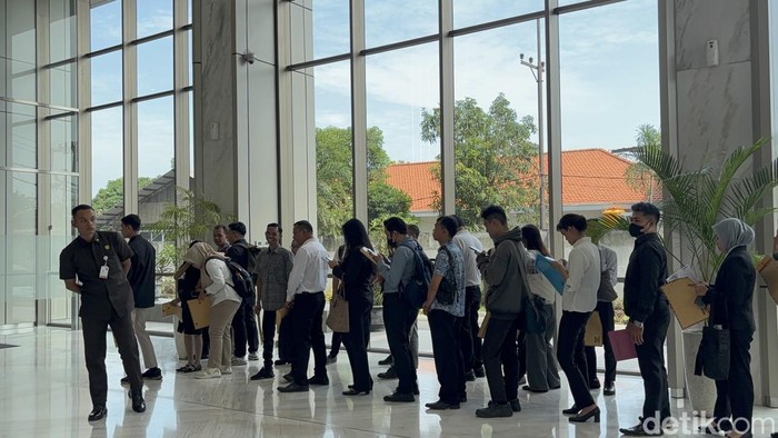 Ratusan Pelamar Serbu Grand Recruitment The Trans Luxury Hotel Surabaya