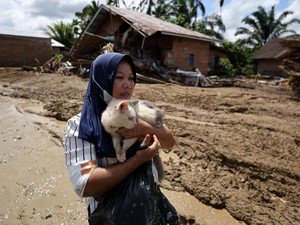 Warga Sumbar Terima Bantuan Logistik dan Operasional Alat Berat Untuk Buka Akses