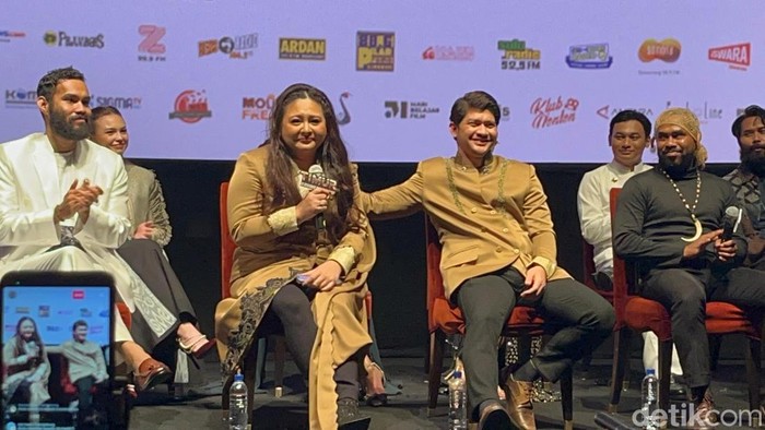 Iko Uwais dan Audi dalam jumpa pers film Timur di XXI Epicentrum, Jakarta Selatan, Kamis (4/12/2025).