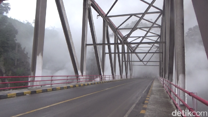 Jembatan Besuk Kobokan atau Gladak Perak penghubung akses Lumajang-Malang