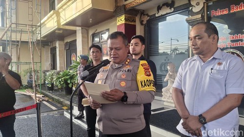 Kapolres Badung, AKBP M. Arif Batubara saat menyampaikan rilis di Mapolres Badung, Jumat (5/12/2025). (Fabiola Dianira)