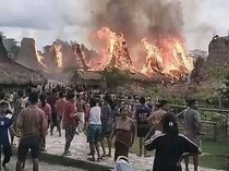 Kampung Adat Waru Wora di Sumba Barat Ludes Terbakar