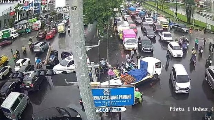 Jalan Urip Sumoharjo Arah Perintis Kemerdekaan Makassar Macet Parah Sore Ini