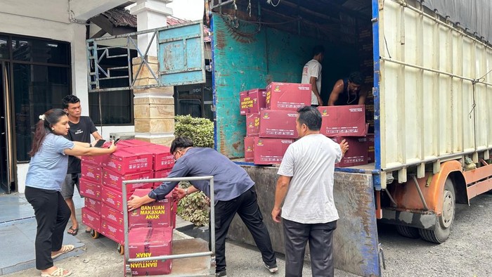 Bantuan Logistik Kemensos bagi Korban Banjir Tersalurkan ke 6 Daerah Sumut