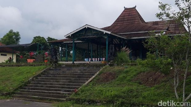 Keraton Solo Jejak kemegahan Pesanggrahan Pratjimohardjo di Paras, Cepogo, Boyolali, Jumat (5/12/2025).