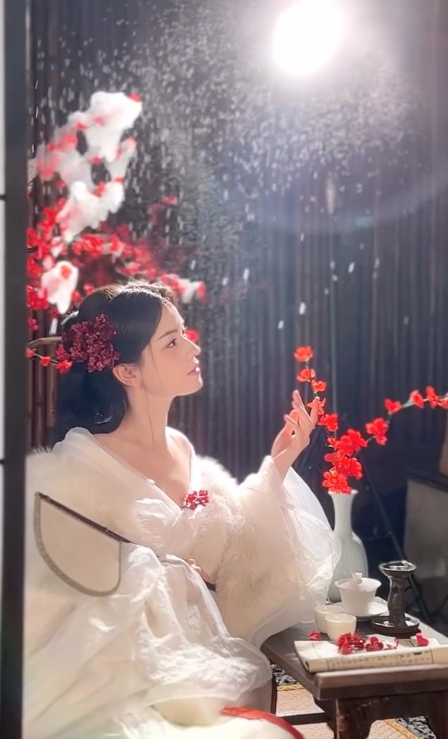 Meski tak memiliki darah keturunan Chinese namun Kimberly dipuji cocok membintangi Drama China. Kimberly sendiri diketahui memiliki keturunan Inggis dari sang ayah dan Minang dari sang bunda. Foto: Instagram/@kimbrlyryder