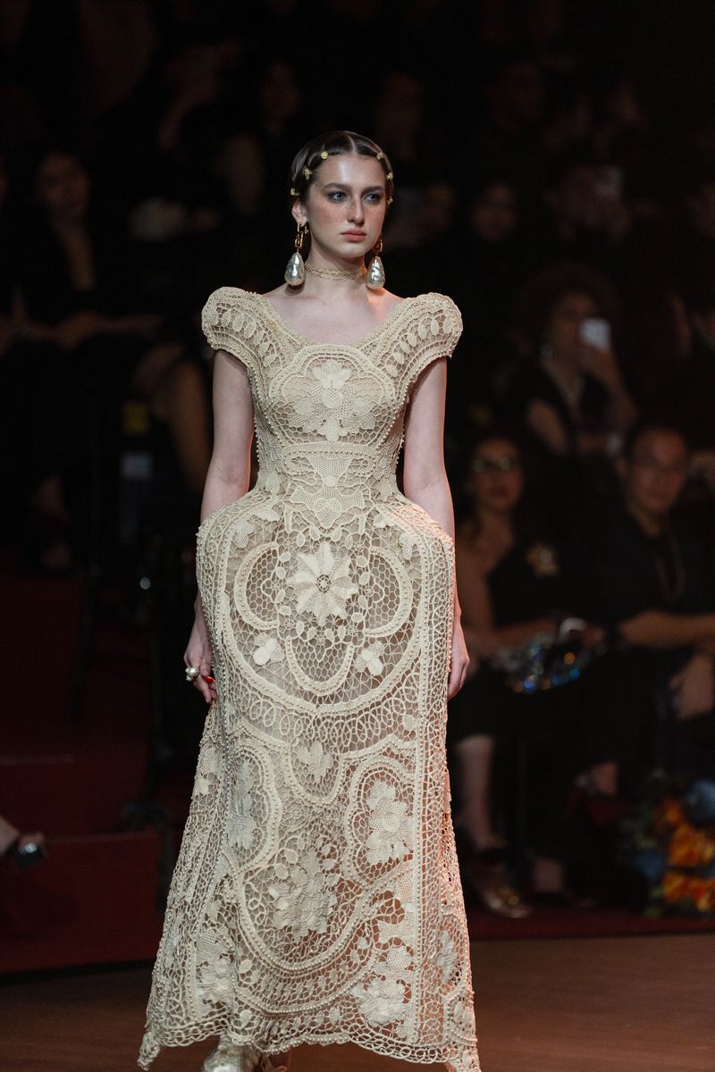 Koleksi Adrian Gan 40 Tahun Berkarya 'Seance' di Hotel Mulia Senayan, Selasa (2/12/2025).