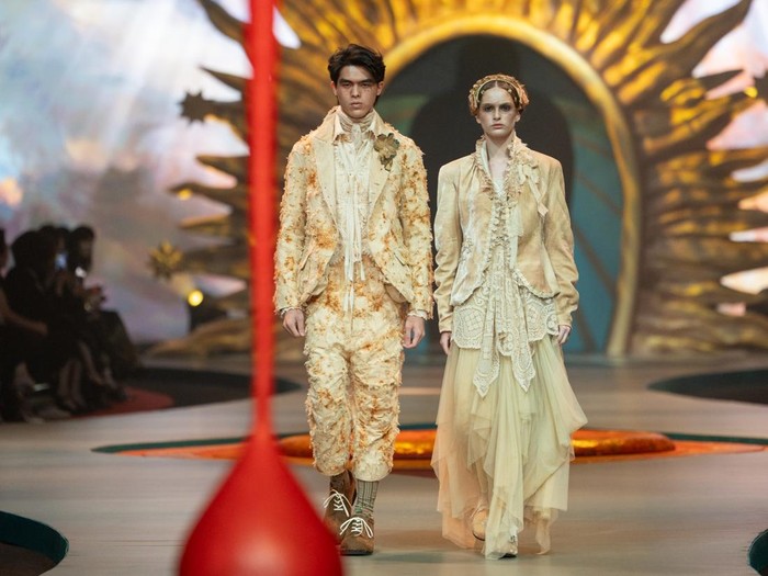 Koleksi Adrian Gan 40 Tahun Berkarya Seance di Hotel Mulia Senayan, Selasa (2/12/2025).