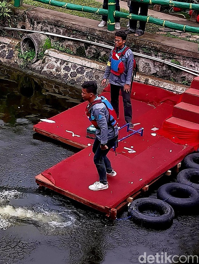 Inovasi Mahasiswa Unjuk Gigi di Kontes Kapal Indonesia UMM