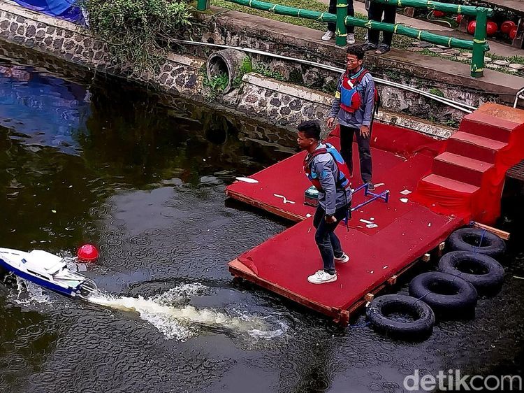 Inovasi Mahasiswa Unjuk Gigi di Kontes Kapal Indonesia UMM