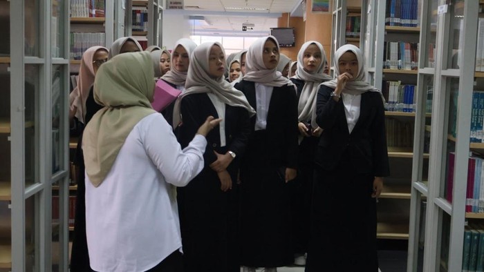 Kunjungan pelajar dan mahasiswa ke Perpustakaan Soeman HS. (Dok Kominfotik Riau)