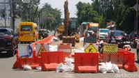 Meski menimbulkan gangguan sementara, proyek ini ditargetkan selesai dalam beberapa hari ke depan.
