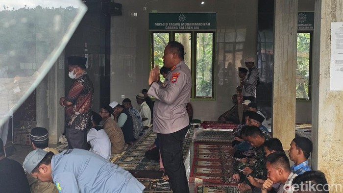 Potret Salat Jumat Pertama Pascabencana Galodo di Palembayan Agam