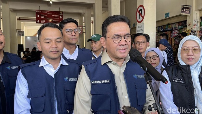 Mendag Budi Santoso Jamin Pasokan Sembako ke Daerah Bencana Sumatera Aman