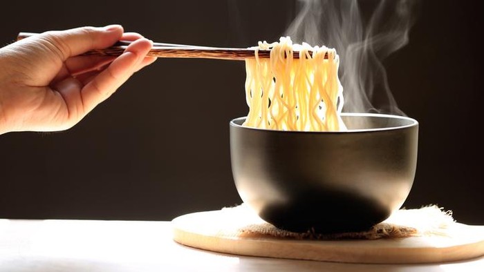 mie instan.
