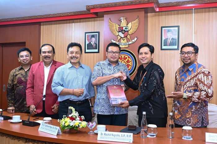 Setjen MPR-FH Unud Bahas Risalah MPR sebagai Rujukan Konstitusi