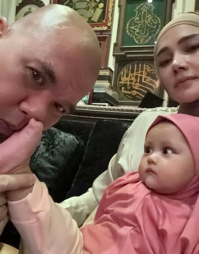 Pernyataan Ahmad Dhani terkait keinginannya untuk bercerai pun banyak diunggah ulang ke media sosial dan banjir beragam komentar. Tak sedikit yang mengaitkannya dengan isu perceraian Ahmad Dhani dan Mulan yang sempat berhembus beberapa waktu lalu. Foto: Instagram @mulanjameela1