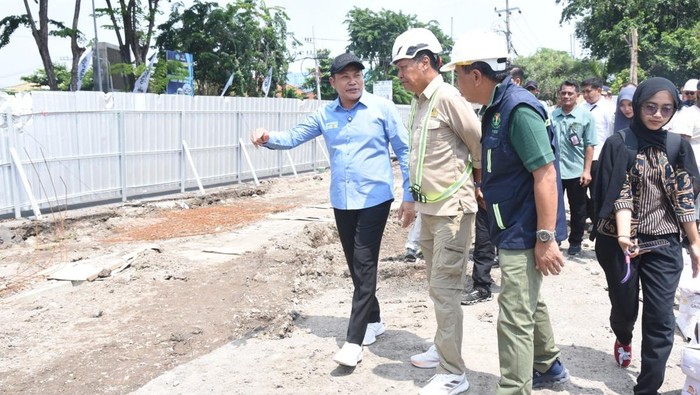 Bupati Sidoarjo Kecewa Progres Revitalisasi Alun-alun Jauh dari Target