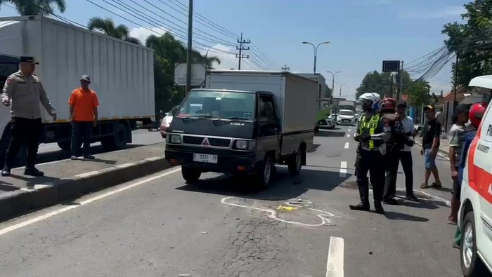 Pensiunan Polisi di Mojokerto Tewas Terlindas Truk Usai Lawan Arus