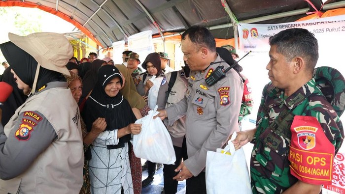 Keceriaan Anak-anak Agam Korban Galodo di Tenda Pengungsian