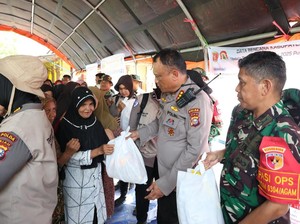 Keceriaan Anak-anak Agam Korban Galodo di Tenda Pengungsian
