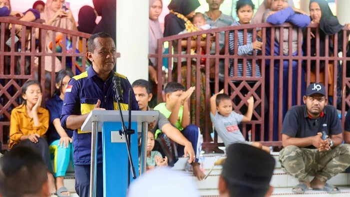 Bahlil Pastikan Bantuan-Dukungan PLN Berjalan Optimal di Posko Bencana Aceh
