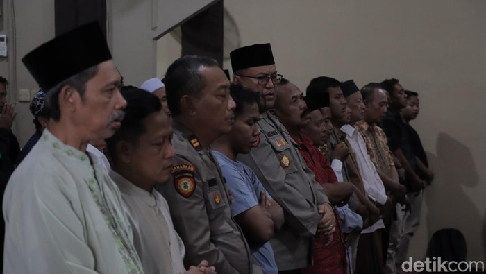 Polres Lamongan Gelar Salat Gaib untuk Korban Bencana Sumatera
