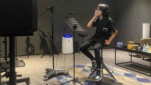 Setelah Epy Kusnandar meninggal, Quentin Stanislavski Kusnandar merasa mendapat warisan sebagai aktor. Banyak ilmu yang aku dapat dari dia, tapi belum sampai cukup, tapi sudah ditinggal duluan, ujar Quentin dengan mata sembap di TPU Jeruk Purut, Kamis (4/12/2025). Foto: Instagram @quentin_stanislavski_kusnandar