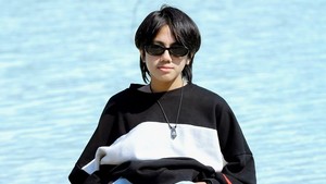 Cowok yang akrab disapa Q itu mengaku sering banget dapat pelajaran soal akting dari sang ayah. Akan tetapi, ilmu ayahnya yang sangat filosofis kadang membuat Q harus ekstra untuk bisa mengerti. Foto: Instagram @quentin_stanislavski_kusnandar