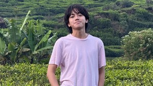 Tapi gara-gara aduh itu kayaknya memang ilmunya Papi yang terlalu dalam, kadang aku suka gak ngerti. Terus kalau sudah, nanti diperlurus lagi sama Bunda. Bunda pasti dengerin. Terus nanti kalau misalnya aku sama Bunda berdua, nanti bakal dijelasin lagi apa maksud Papi, kenang Quentin.Foto: Instagram @quentin_stanislavski_kusnandar