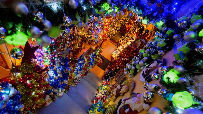 The hallway of Susanne and Thomas Jeromin, the official world record holders recognized by the Record Institute Germany (RID) with their 621 decorated Christmas trees in one home, in Rinteln, west of Hanover, Germany, December 4, 2025. REUTERS/Jana Rodenbusch