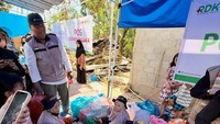 Ia mau anak-anak dalam tenda pengungsian tersenyum lagi. Foto: dok instagram Ria Ricis