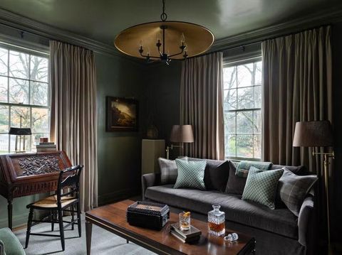 Ruang tamu dengan cat warna hijau zaitun