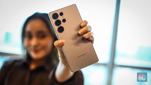 Samsung Galaxy S25. (CNBC Indonesia/Tias Budiarto)