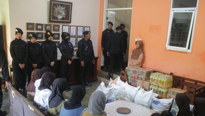 Brimob Polda Metro Jaya Salurkan Bantuan untuk Panti Asuhan di Jakpus