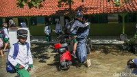 Kondisi ini membuat orang tua dan guru harus lebih waspada dalam memastikan anak-anak sampai rumah dengan aman.
