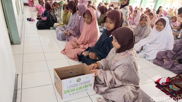 Ratusan Siswa MI di Ponorogo Galang Dana untuk Korban Bencana Sumatera