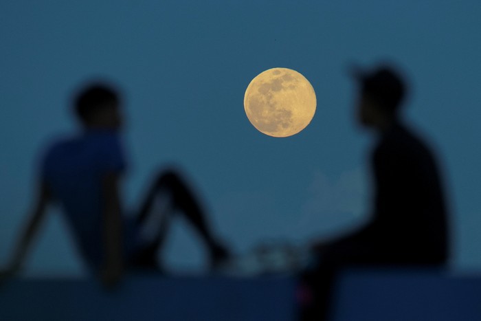 The last supermoon of 2025, known as the Cold Moon, rises in Panama City, Panama, December 4, 2025. REUTERS/Enea Lebrun     TPX IMAGES OF THE DAY