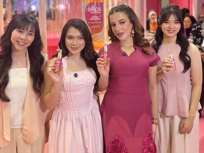 Tasya Farasya dan Davina Karamoy berada di Jakarta x Beauty (JxB) 2025 kembali digelar pada 4-7 November di Jakarta International Convention Center (JICC).