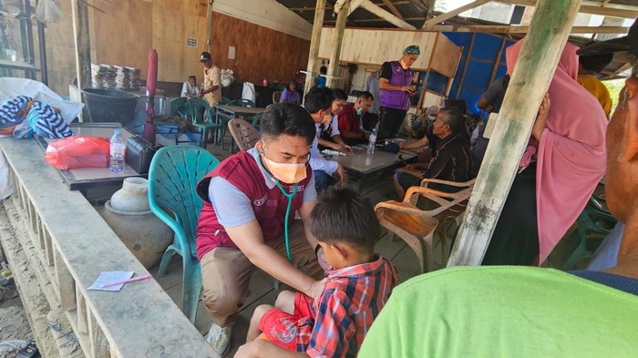 Tim Medis Pemprov Sulsel Layani 379 Warga Terdampak Bencana di Sumatera