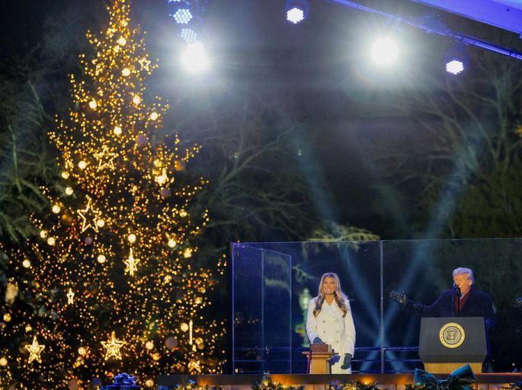 Tradisi Penyalaan Pohon Natal Nasional Warnai Awal Liburan di AS