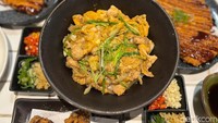 Pilihan menu nasi juga bisa dinikmati di sini. Misalnya Oyakodon yang mengenyangkan. Foto: Tim detikfood