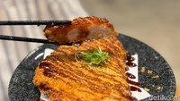 Jika memesan paket somen, sudah dilengkapi Chicken Katsu. Daging ayamnya lembut, tak terlalu kering, dengan tekstur renyah yang cocok untuk melengkapi somen. Foto: Tim detikfood