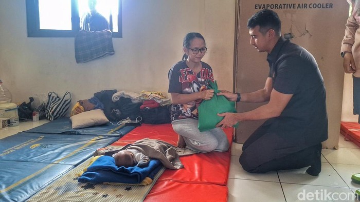 Wabup Ali Syakieb Tinjau Korban Banjir di Dayeuhkolot Bandung