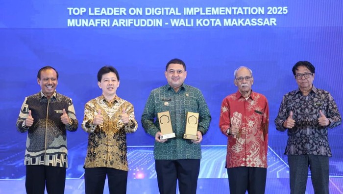 Pemkot Makassar Sabet Penghargaan Golden Trophy Top Digital Awards 2025
