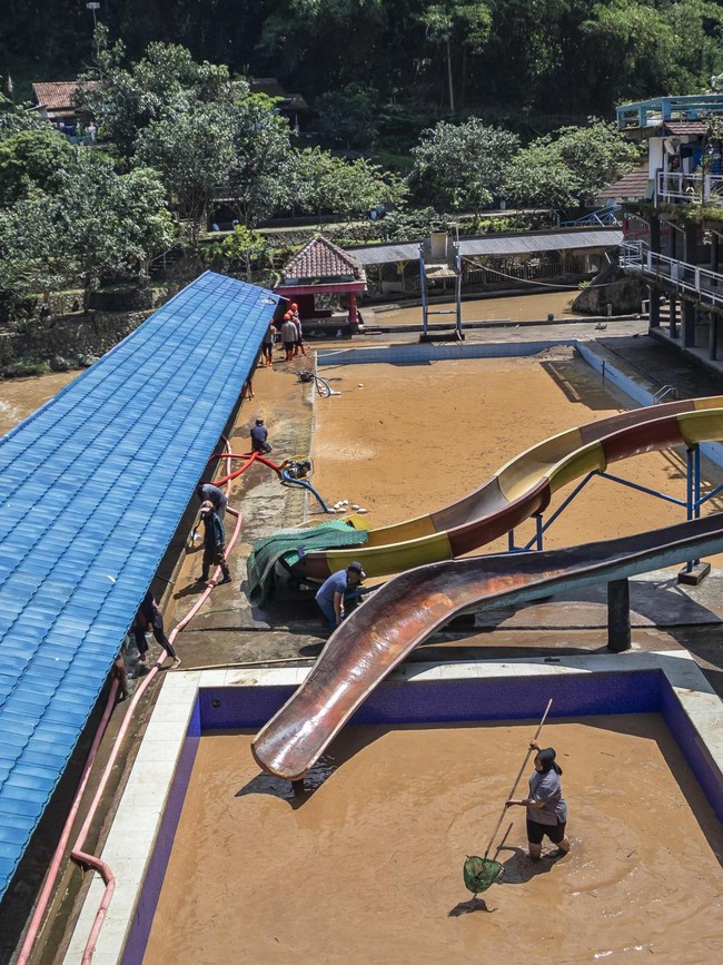 Wisata Lembah Curugan di Bandung Barat Rusak Gegara Banjir