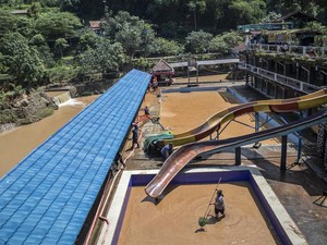 Detik-detik Banjir Terjang Objek Wisata di Cililin Bandung Barat
