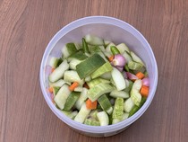 Tips Bikin Acar Timun Wortel, Pelengkap Segar yang Awet Renyahnya