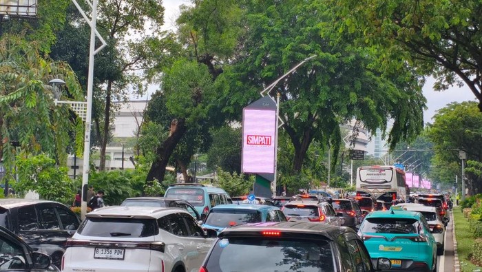 Ada Natal Gereja Tiberias, Lalin Sekitar GBK Padat Sore Ini